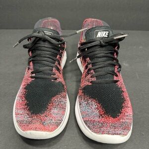 Nike Black and Pink Knit Sneakers size 8 pre owned Exellent condition